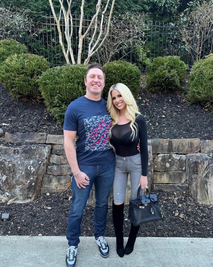 KIMZOLCIAK表示在丑陋的离婚中她将在2024年放弃那些不再对我有用的事情