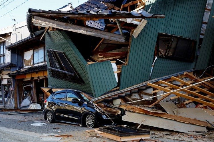 日本76级地震造成至少12人死亡建筑物倒塌冰冻停电